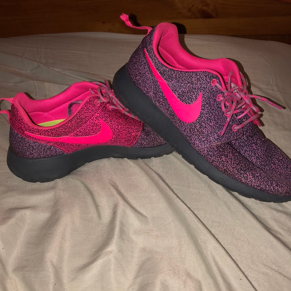 Pink Nike Roshe’s